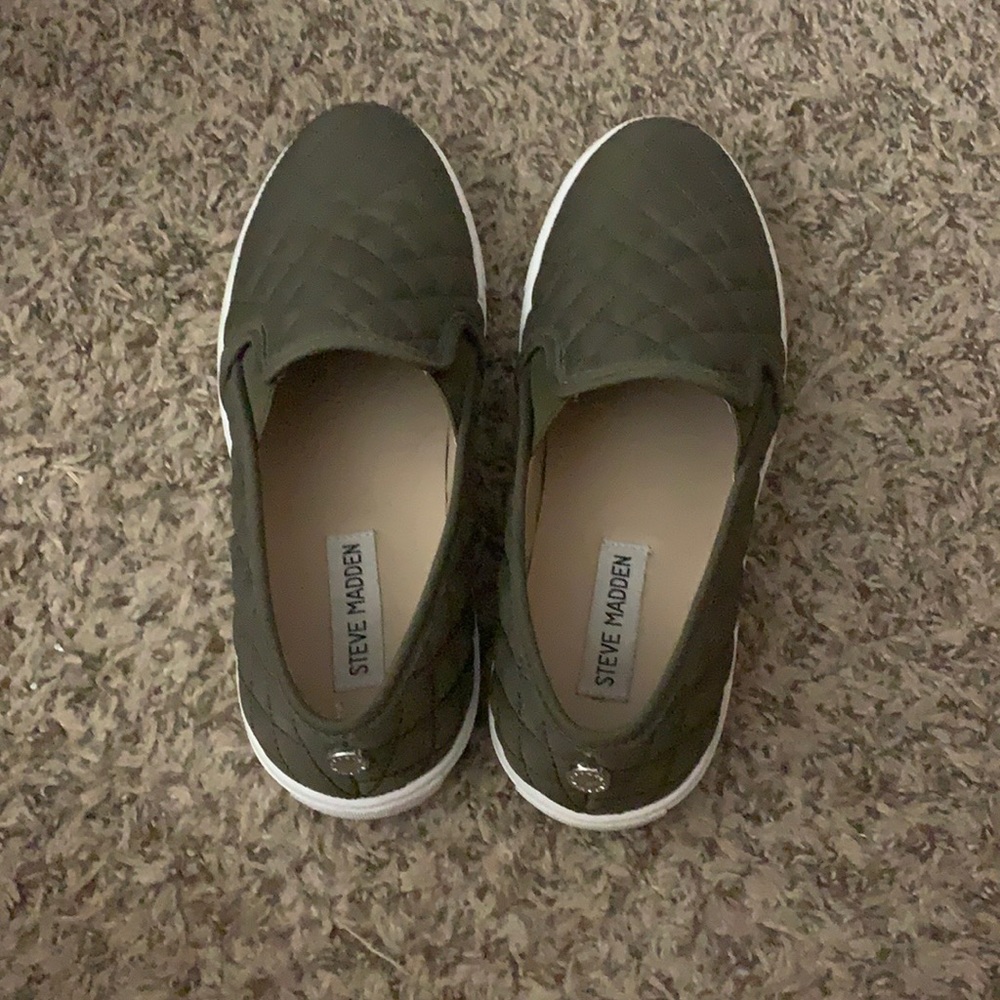 Steve Madden slip ons